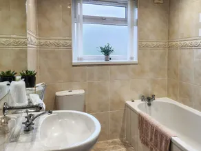 3 bedroom accommodation in Plains, near Glasgow - Image 3