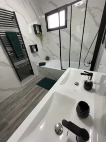Jolie maison avec baignoire balnéothérapie et Jacuzzi - Image 4