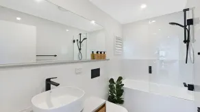 Dolphin Court 4 - Image 4