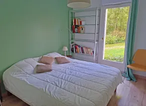 Vacker lägenhet med privat trädgård, i en stängd park med pool och tennis - Image 5