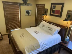 Escape to Giddings - Charming 2-Bedroom Vacation Home - Image 5
