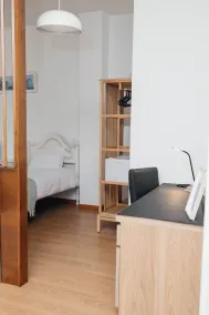 Spacious Studio in Porto - Image 5