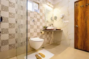 ELIVAAS Signature Mandovar Mountain Valley Retreat Pet-friendly Suite Room with Shared Pool, Garden, Restaurant & Hill Views - Image 3