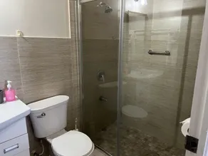 Beautiful 3 bedroom house with ocean access - Image 3