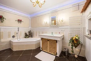 Luxuriöse Ferienwohnung Sissi mit WLAN, Terrasse - Image 3
