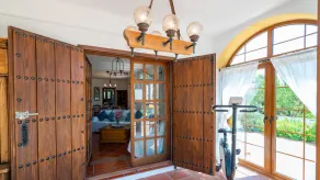 Superbe Country Villa avec vue sur la montagne sur 6 acres de terres privées - Image 2