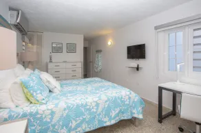 Amazing Pool!Very Close to Beaches!\nBook Now - Image 5