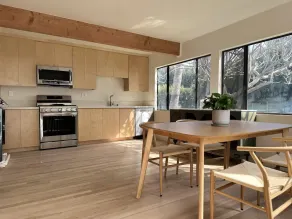 Newly Remodeled 2 bedroom, 1 bath, fully furnished Home - Image 4
