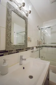 Cozy MF Suite, 3bdr, practical & great city access - Image 3