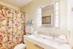 Luxus 2 BD / 2 BA Eigentumswohnung, Pool, auf freie Buslinie - Image 2