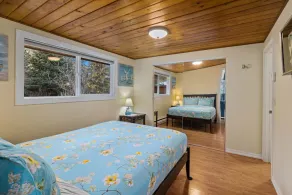 Jaybird Retreat: 2 cozy cottages, riverfront & mountain views from hot tub - Image 5
