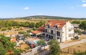 Lovely home in Unesic with sauna - Image 3