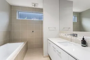 Banksia House - modern luxury with fireplace and pool - Image 4