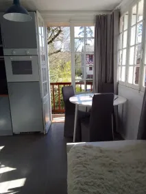 Modern apartment in the Belle Epoque district - Image 4