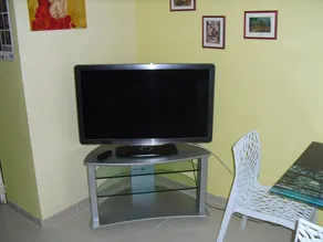 Agréable et lumineux appartement de 75m² avec jardin arboré cloturé - Image 2