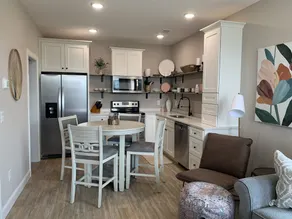 Brand new condo with gorgeous lake views - Image 5