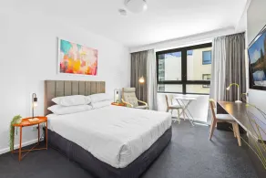 Bright Studio with Pool Access in Parramatta - Image 5