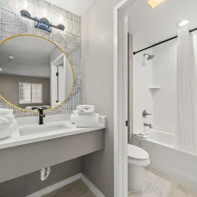 Stylish Buckhead Condo: Your Urban Getaway in Atlanta - Image 2