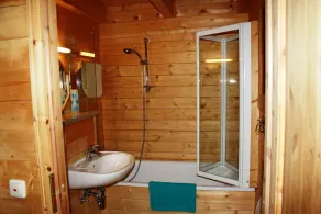 Log cabin with breathtaking mountain views through the changing seasons - Image 4
