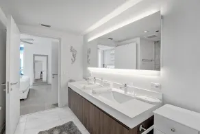 Luxury Condo On The Beach. Huge Private Balcony. 5-Star Amenities - Image 3