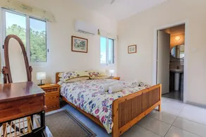 Luksus 3 seng / 3 bad villa med privat pool i den maleriske landsby Peyia - Image 4