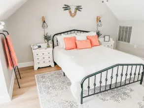 Cozy Comforts! Country living at its finest - just 10 min to downtown Middletown - Image 5