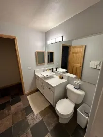 ⭐️ Townhome On Bus Route, NordicTrails HeatedGarage, Close to Slopes EV Charger - Image 4