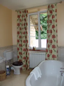 The West Wing of Chateau de Vaudezert alojamiento de lujo con cocina. - Image 3