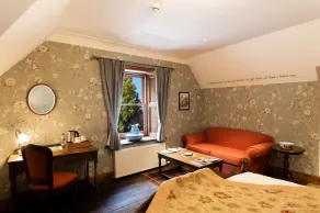 Rhododendron Suite -With views of the rhododendron trees on the hillside - Image 4