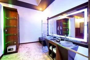Lovely private pool, great location - Image 5