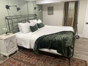 Stylish & Spacious Princeton Basement Apt w/ King Bed, Private Entrance - Image 3