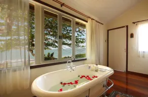CASAMAR - BEAUTIFUL FRONT BEACH HOUSE - Image 4