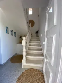 Villa 3 chambres, 2 bains à distance de marche de la plage, des bars, des boutiques et des restaurants - Image 2