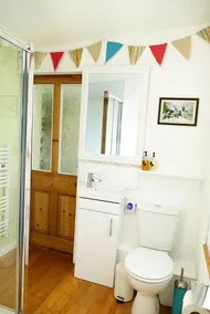 Charming holiday home in the lovely Cotswold hillside village of France Lynch. - Image 3