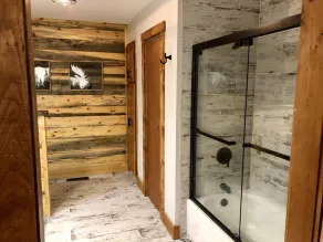 Cute & Roomy 4/2 with Hot Tub, FP, Internet & More - Image 5
