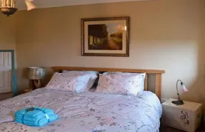 Detached large cottage with hot tub close to zip world and Snowdon - Image 4