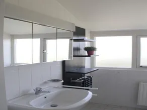 Appealing bungalow with garden - Image 3