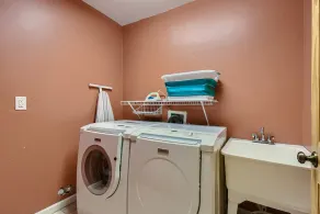 4 Bedrooms - Image 2