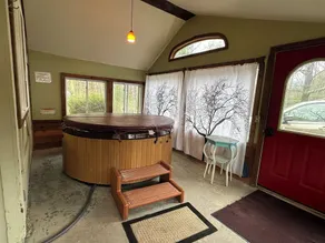 Aislado, con jacuzzi y chimenea en Woodstock, NY - Image 4