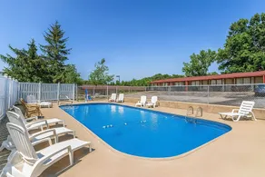 Budget-friendly Accommodation at Knights Inn Ashland! Onsite Pool, Free Parking! - Image 2