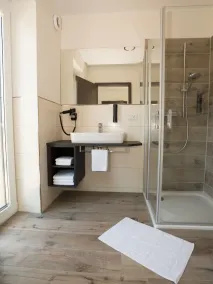@home Boardinghouse Apartment Premium mit Terasse 01 - Image 3
