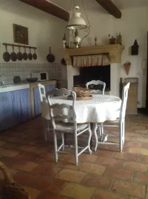Autentisk Mas Provencal 1800-tallet klassificeret 4 * i en indhegnet park på 5000 m² - Image 2