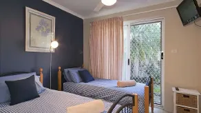 Roll out of bed and onto the beach - Tri-level townhouse ideal for the beachlover! - Image 5