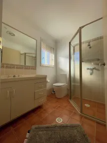 Large fam home, ideal for entertaining, & pets, close to beach, parks and nature - Image 4