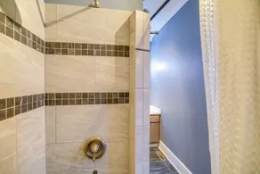 King Studio Suite w/ Walk-in Shower Pet Friendly - Image 3