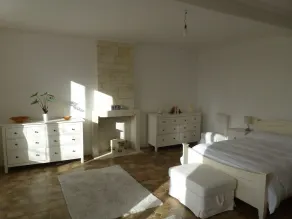 Sex sengs chateau med privat 15 meters pool beliggende på landet med udsigt - Image 3