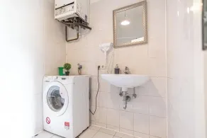 Spacious 3 Private Rooms in a Shared Apartment in Vienna - Image 4