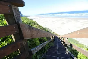 Oceanfront studio with King bed, hot tub & AC - Image 5