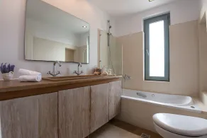 Villa Gold in Petrothalassa - Image 2
