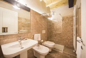The Empress Apartment   Split Level   Lady Capulet - Image 2